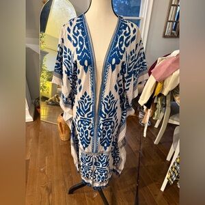 Aolro Blue and White Patterned Kimono Cover Up
